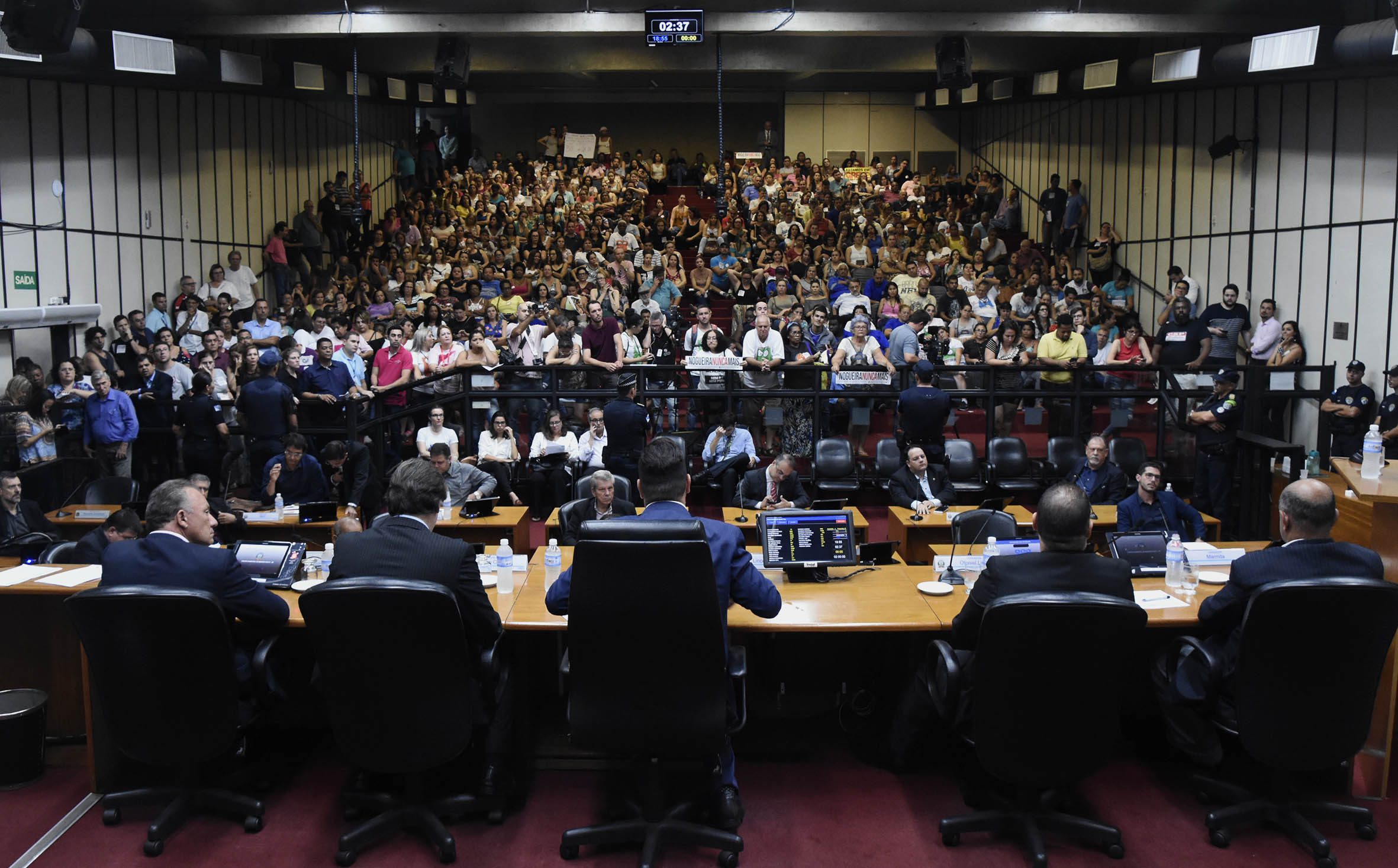 Servidores Municipais ocupam plenário e ordem do dia é obstruída