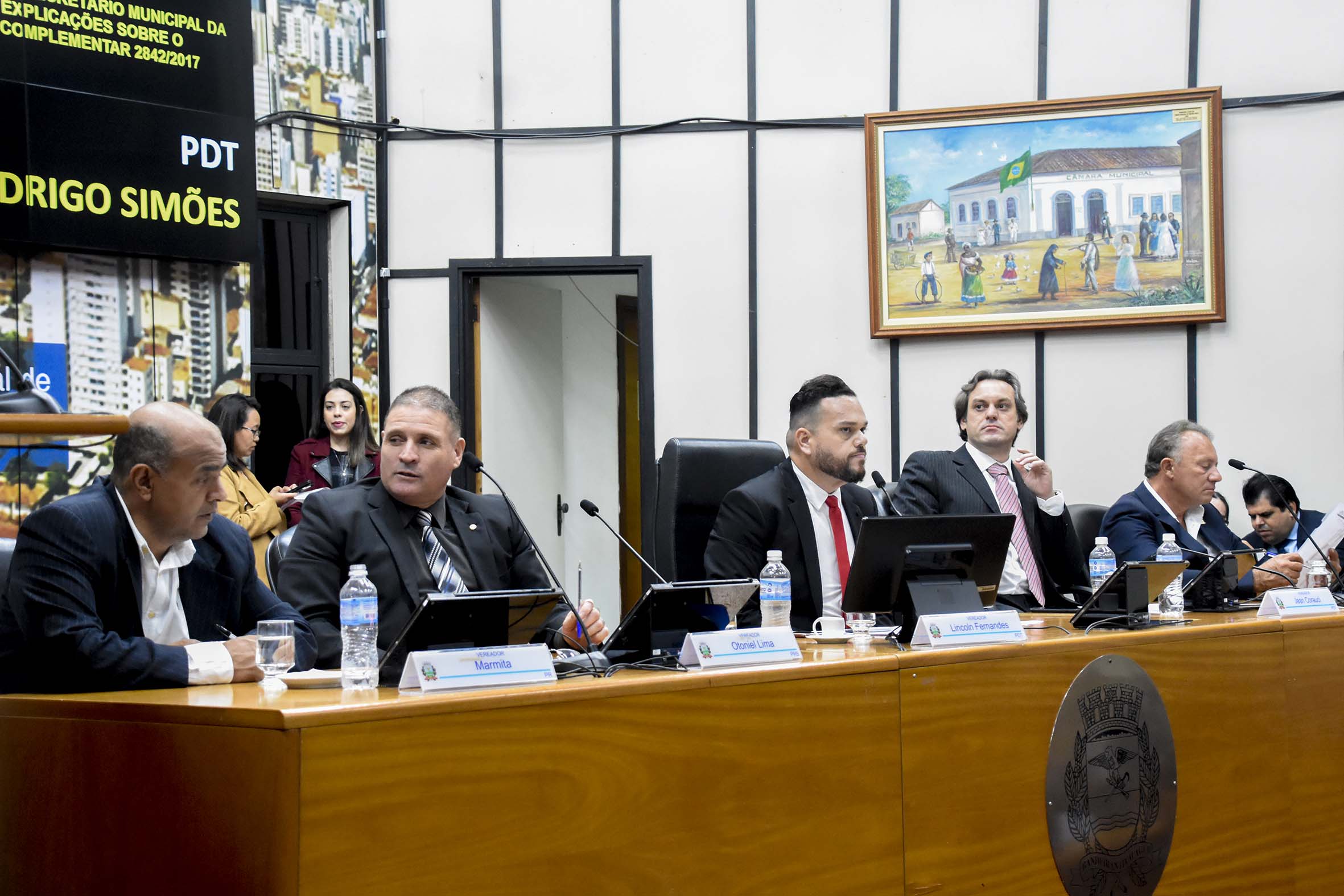 Vereadores discutem três vetos do Executivo Municipal durante sessão