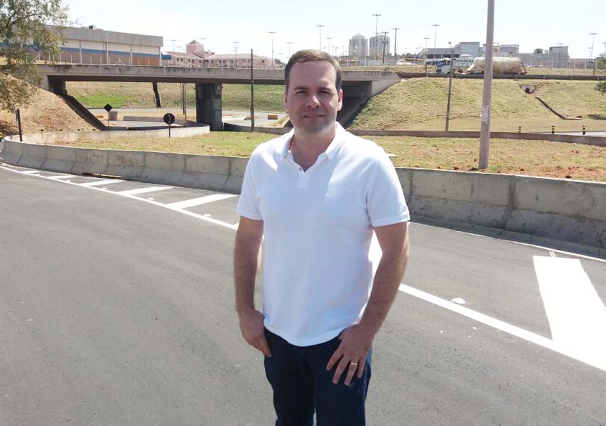 Vereador Igor Oliveira fiscaliza entrega das obras na avenida Edul Rangel Rabello