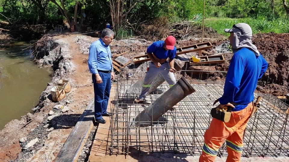 Elizeu Rocha visita obras de duplicação na avenida Antonia Mugnato Marincek