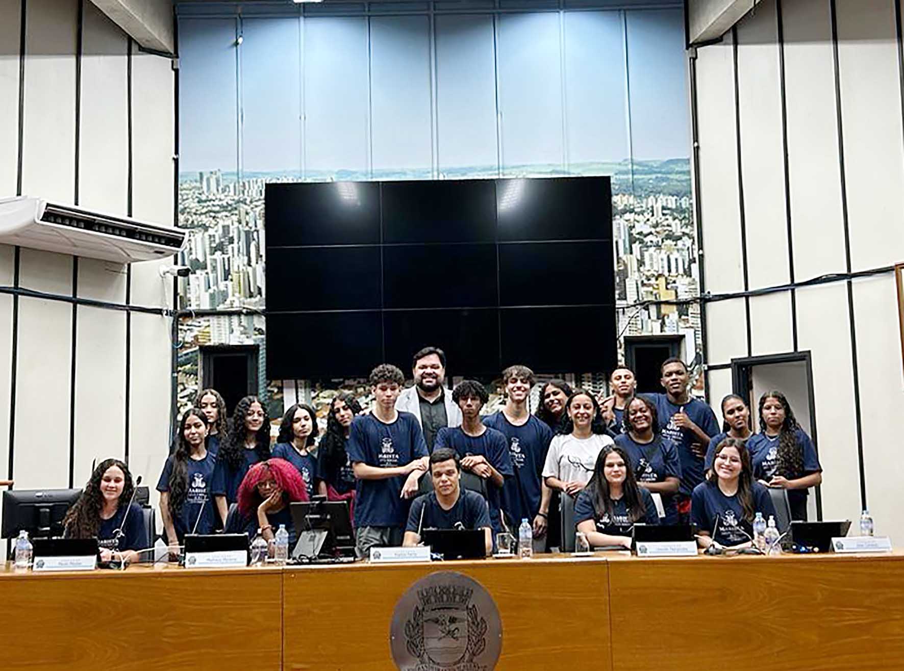 Estudantes do Centro Social Marista assistiram sessão ordinária com o Câmara na Escola