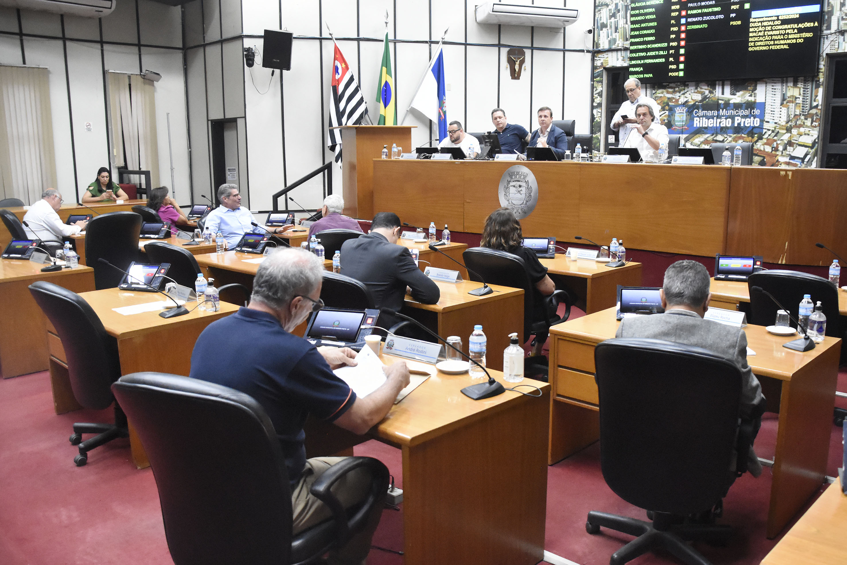 Imagem aberta do Plenário da Câmara Municipal durante Sessão Ordinária