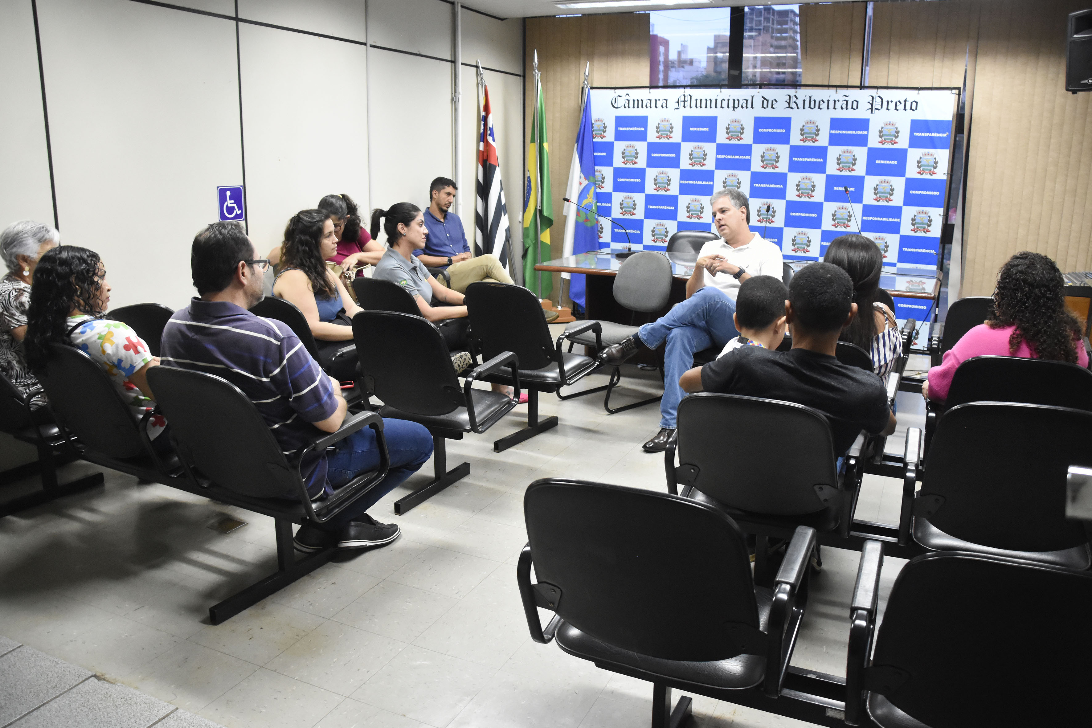 Imagem da reunião com mães atípicas